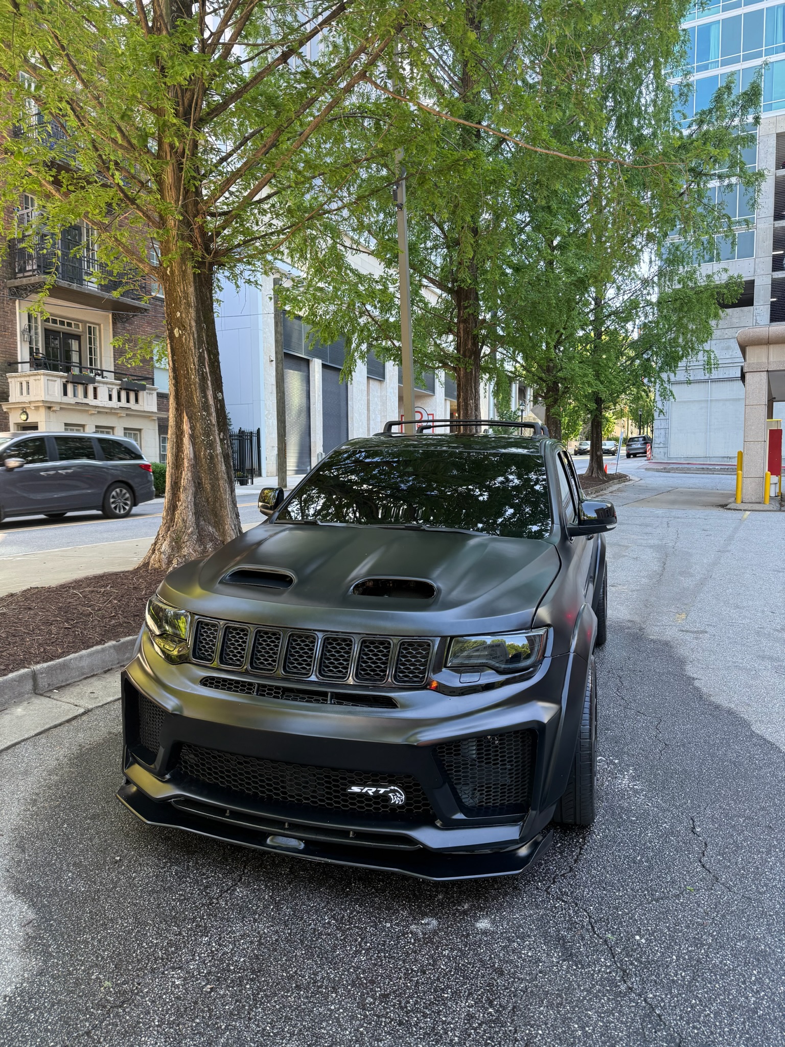 Jeep Grand Cherokee Trackhawk — matte black